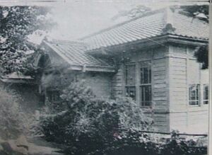 ���R�{���}����